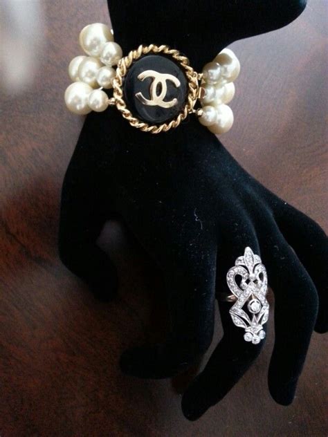 Pin By Peace 🕊 On Pearls Vintage Chanel Jewelry Coco Chanel Fashion