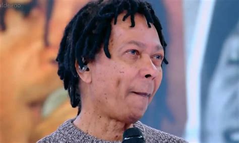 Djavan se emociona homenagem de Caetano Veloso no Caldeirão