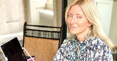 Naked Manicure Η Marie Chantal με την πιο chic τάση νυχιών