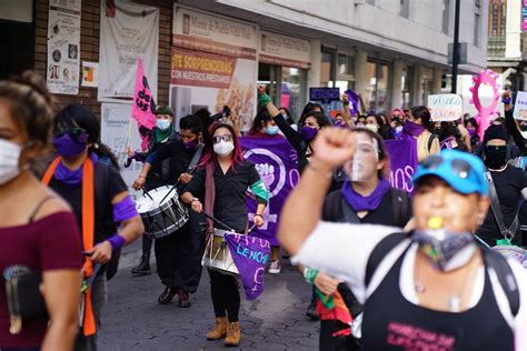 El Movimiento Feminista Marcha Al Ritmo De La Batucada