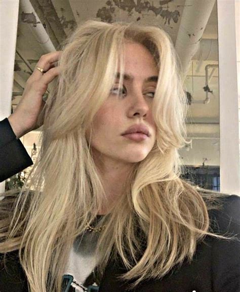 Saç Stili A Blonde Layered Hair Blonde Hair Inspiration Hairstyles For Layered Hair