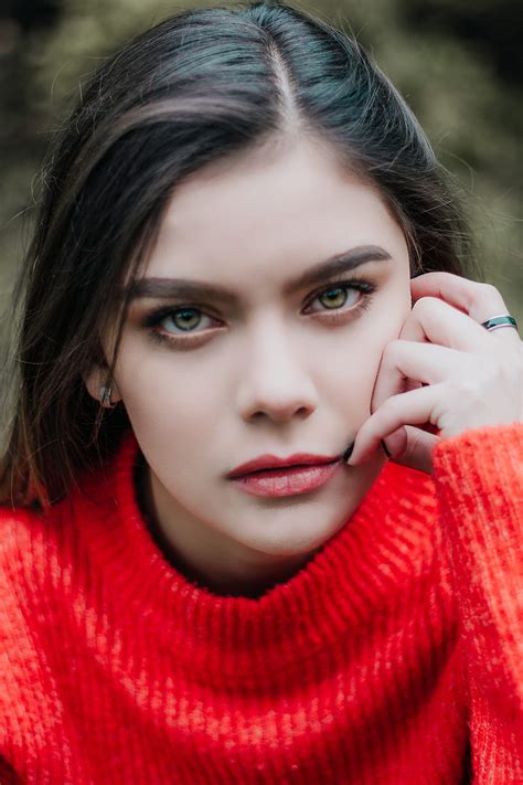 Cero Gris Mujer Modelo Morena Pelo Oscuro Pelo Largo Mexicano Fondo De Pantalla De