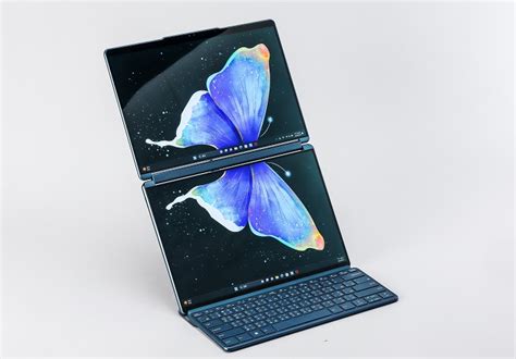 Lenovo Yoga Book 9i 評測：全球首款雙 Oled 螢幕筆電，實用性、操作手感、效能一次說明白 T客邦