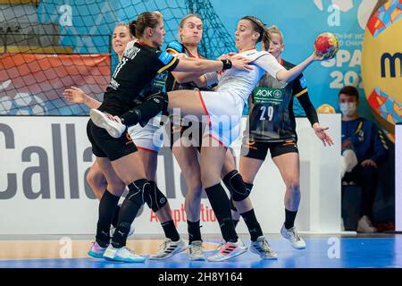 Dominika Zachova de la República Checa celebra durante el partido del