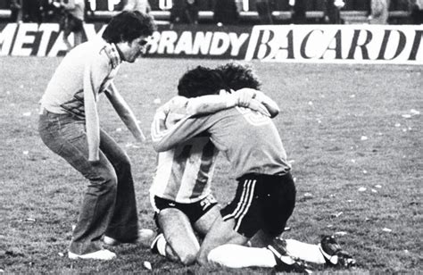 "EL ABRAZO DEL ALMA", EL SÍMBOLO DE ARGENTINA CAMPEÓN DEL MUNDIAL 1978 | El Gráfico