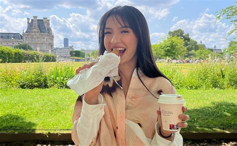 Pose Bikini Raline Shah Tuai Reaksi Warganet Okezone Celebrity