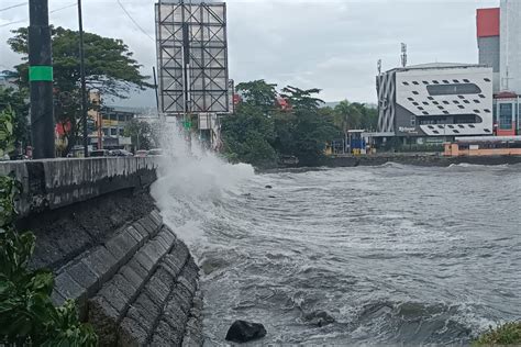 Nelayan Diminta Waspadai Gelombang Tinggi ANTARA News Yogyakarta