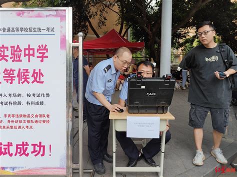 护航高考｜考前身份证遗失，交警协助派出所补办，考生10分钟拿到临时身份证考生交警高考新浪科技新浪网