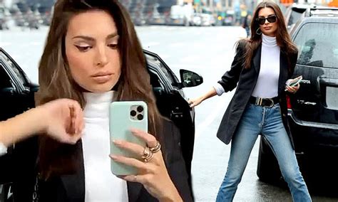 Emily Ratajkowski Braves Nyc Rain In Her 135 Inamorata Blazer After