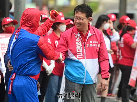 포토 길음역 출정식서 지지호소하는 정태근 성북구청장 후보 Save Internet 뉴데일리