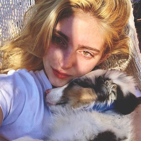 9 Potret Terkini Willow Shields Pemeran Prim Hunger Games Yang Dewasa