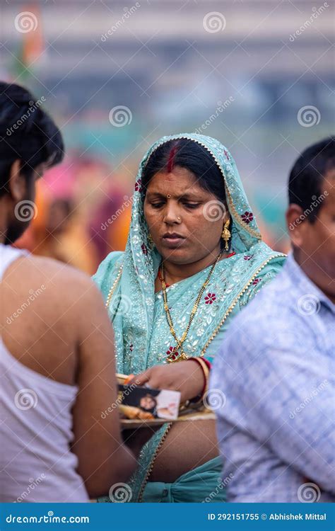 Indian Woman Worship Lord Sun During Chhath Puja Editorial Image