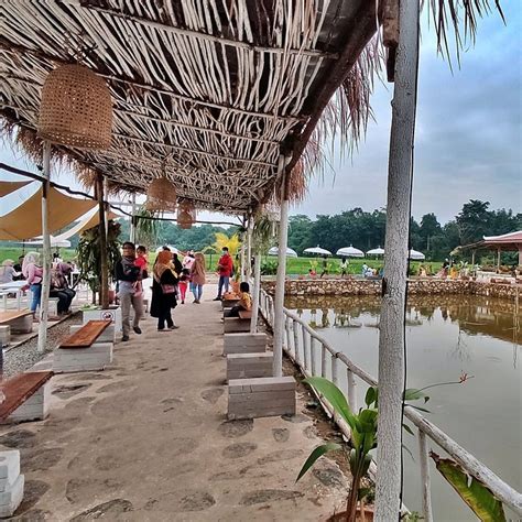 Angkringan Tepi Sawah Setu Bekasi Viral Pedesaan Taman Tempat