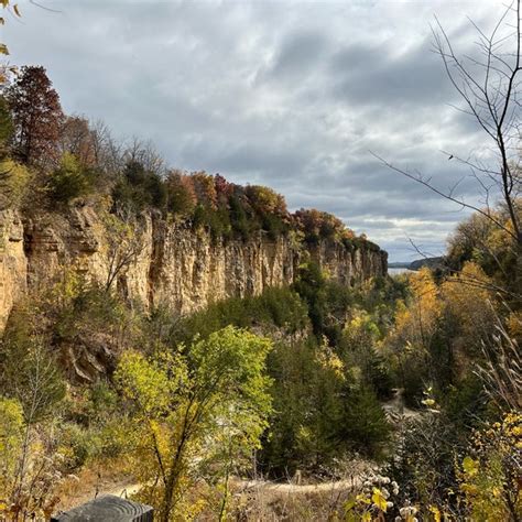 Horseshoe Bluff Hiking Trail