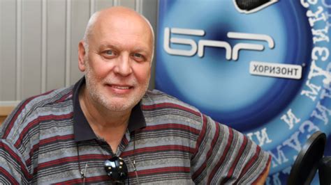 Психологът Пламен Димитров: Притежателите на оръжия да преминат през ...