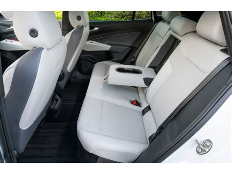 2025 Volkswagen ID.4: 89 Interior Photos | U.S. News