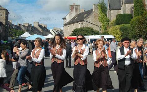 Guerlesquin Plus qu un marché une fête Le Télégramme