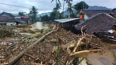 Banjir Bandang Landa Watulimo Trenggalek Rumah Hanyut