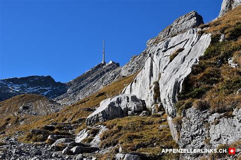 Blick auf den Säntis im Aufstieg zur Wagenlücke Wandern im Alpstein