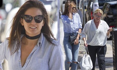 Jesinta Campbell Rocks Tricky Look At Breakfast Meeting In Skinny Jeans Daily Mail Online