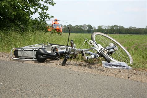 88 jähriger E Bike Fahrer nach Unfall mit Lieferwagen schwer verletzt