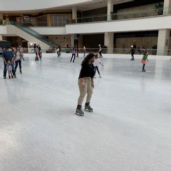 LLOYD CENTER ICE RINK Updated January 2025 43 Photos 73 Reviews