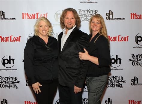 Sister Wives Fans Notice Kody Brown Missing From Janelles Holiday