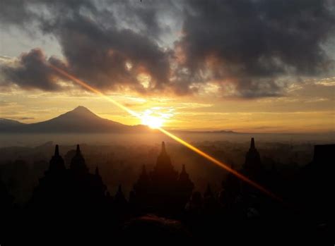 Sunrise At View Point Go Up To Borobudur Temple Tour Adventure To