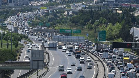 İstanbul da bayram tatili öncesi trafik yoğunluğu