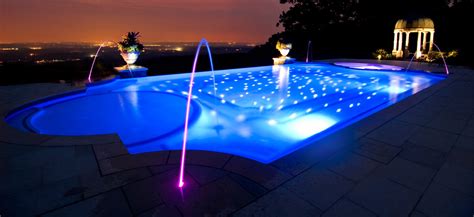 ¿Cómo iluminar una piscina? - Blog Outlet Piscinas