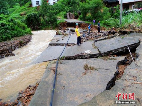 江西遂川遭特大暴雨袭击 民房倒塌公路被毁央广网