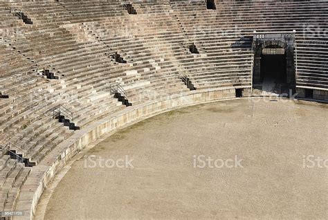 Inside The Colosseum Verona Stock Photo - Download Image Now - Coliseum ...