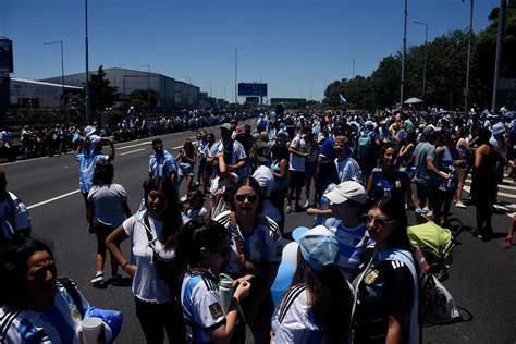 La Otra Cara De La Caravana De La Selección Y La Historia De Quienes