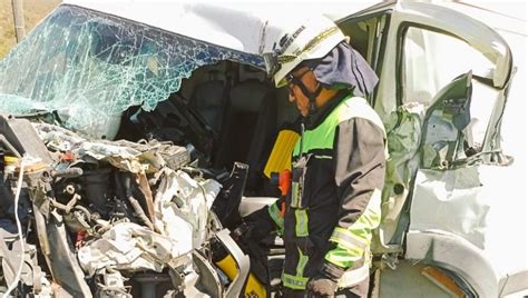 Una Persona Perdió La Vida En Accidente Entre Un Furgón Y Un Camión En