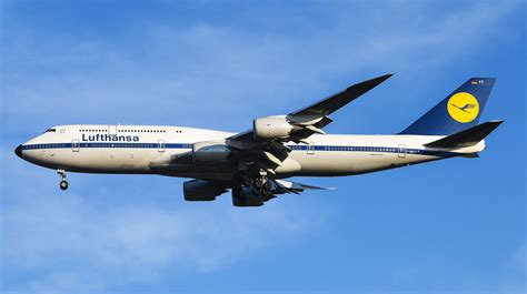 Boeing 747 830 Lufthansa Retro Livery D ABYT Approaching Flickr