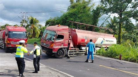 Kecelakaan Truk Pertamina Sebabkan Kemacetan Panjang Di Jalan Sam