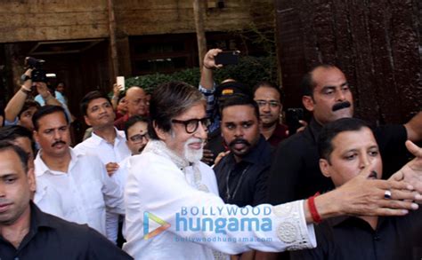 Photos Amitabh Bachchan greets his fans on his birthday at Pratiksha (4 ...