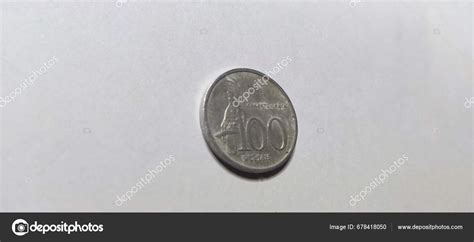 Jakarta Indonesia September 2023 200 100 Idr Coin Isolated White ...