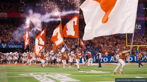 2022 Valero Alamo Bowl Field Level Photos - Horns Illustrated