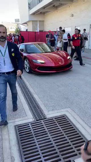 Carburando On Twitter Brad Pitt De Paseo Junto A Charles Leclerc En