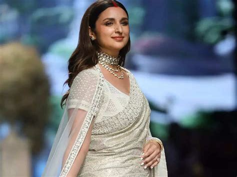 Parineeti Chopra S Ramp Walk With Sindoor Choora See Pics Parineeti