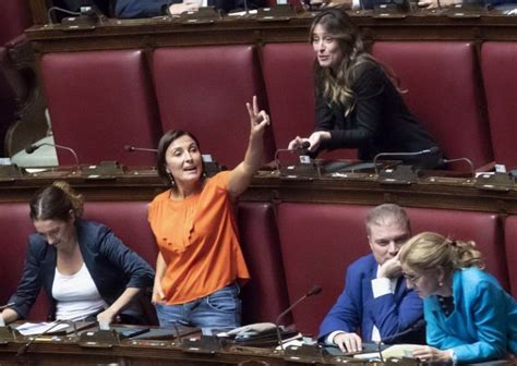 News A 5 Stelle Milleproroghe Ok Al Decreto Torna Al Senato Alla