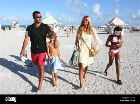 La légende du football néerlandais Ruud Gullit avec femme Estelle