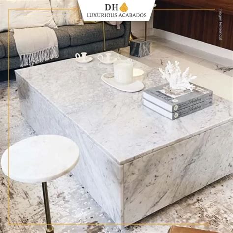 MESA RECTANGULAR MÁRMOL BLANCO CARRARA Y HIERRO NEGRO Mármol y