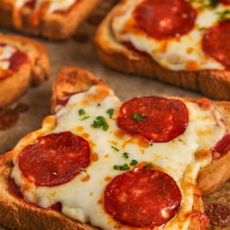 Texas Toast Pizza Ready In Under 30 Min The Shortcut Kitchen