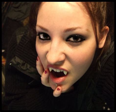 Bizarre Female Vampire Photo Fangs Female Vampire Vampire Photo Girls With Fangs