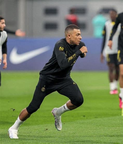 Kylian Mbappe Training PSG Jan 2023 Voetbal