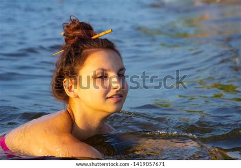 Beautiful Sexy Girl Pink Bikini Swims Foto Stock 1419057671 Shutterstock