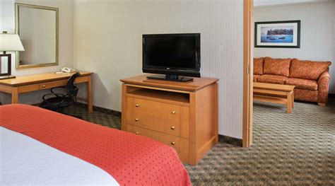 Holiday Inn & Suites North Vancouver North Vancouver | BC Ferries Vacations