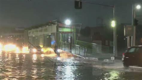 Cambia La Ruta Lluvia Provoca Inundaciones Y Caos Vial En Ecatepec N